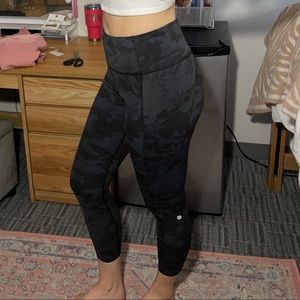Lululemon Black Camo 7/8 Leggings with Pockets! Size 12, 25” inseam